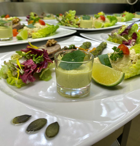 Assiette du restaurant Le Pré Bossu à Moudeyres (Haute-Loire) – cuisine de saison près du Mézenc