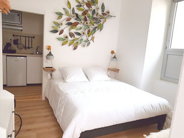 Coin cuisine et Chambre joliment décoré cocooning le Logis du Mézenc centre Le Puy en Velay