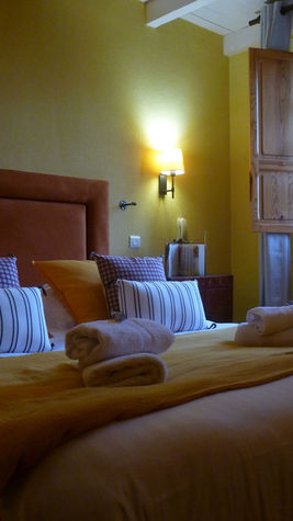 Galerie chambres : hébergements au Pré Bossu à Moudeyres (Haute-Loire), près du Mézenc & Puy-en-Velay