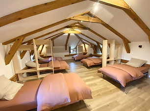 Dortoir  de six lit simple au gîte de groupe du goutay  près du Puy en Velay