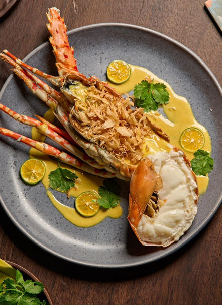 lobster. giant lobster in curry sauce. best seafood restaurant in danang.