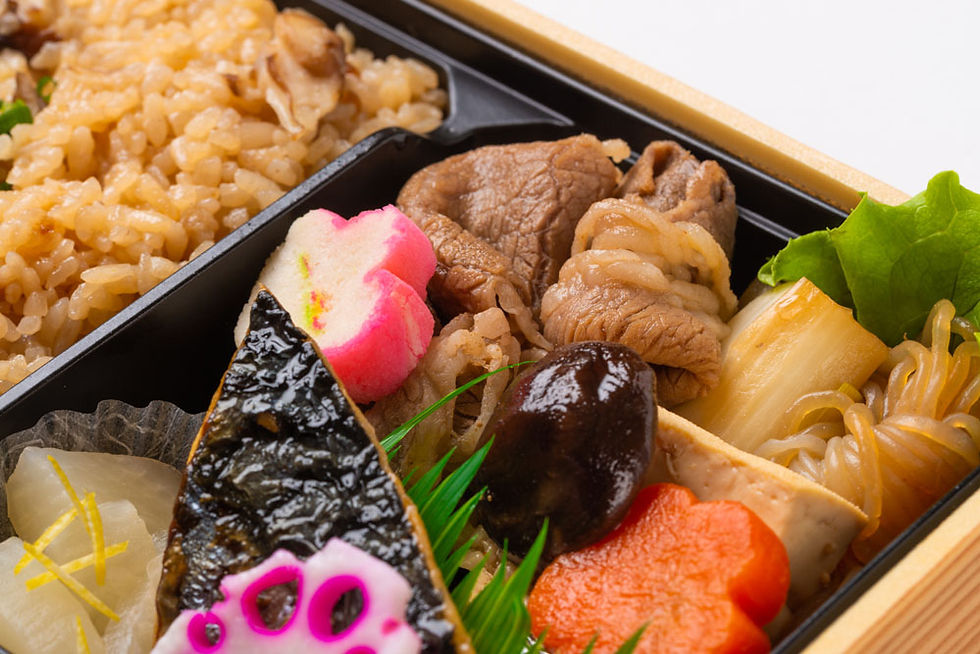 サムネイル： 山形牛すき焼きと鯖塩焼き弁当