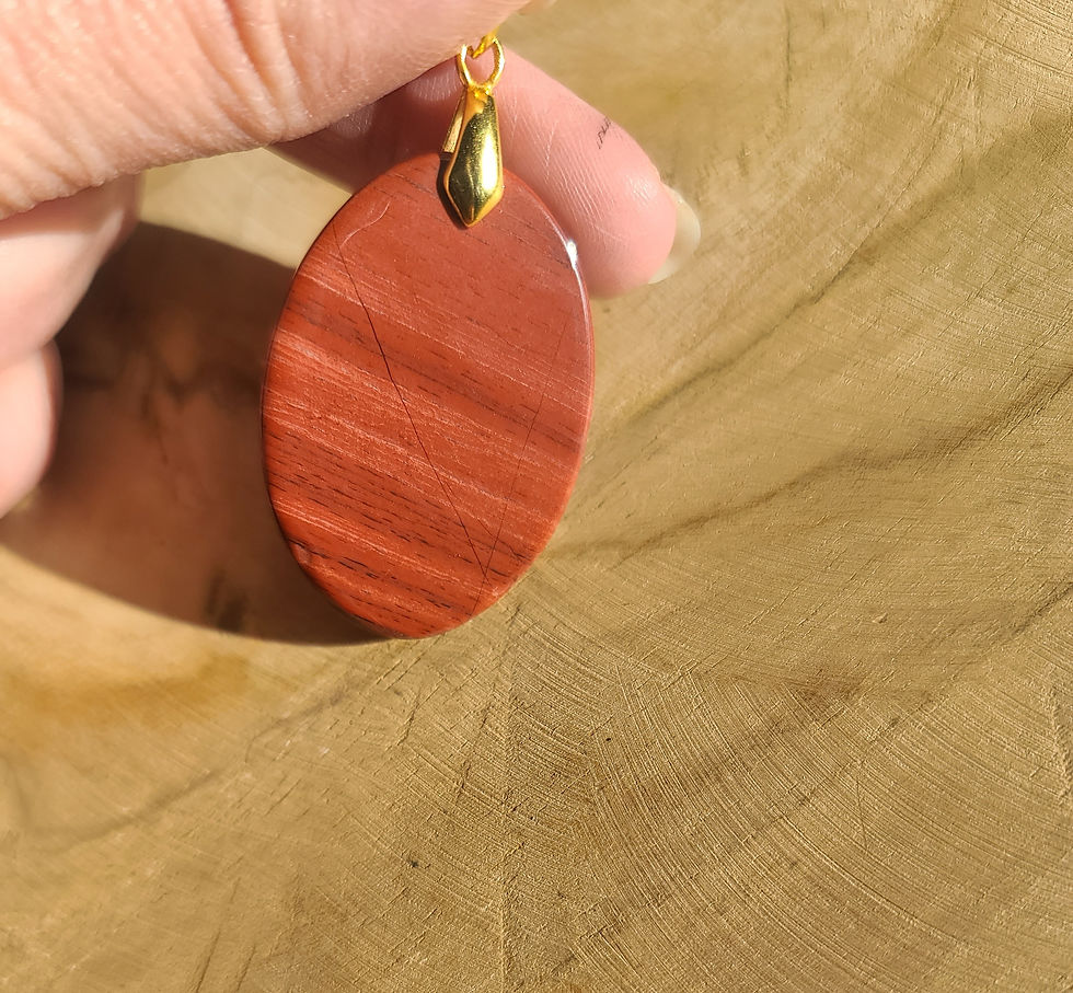 Miniature : Pendentif en jaspe rouge de Madagascar