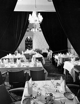 Dining table.jpg