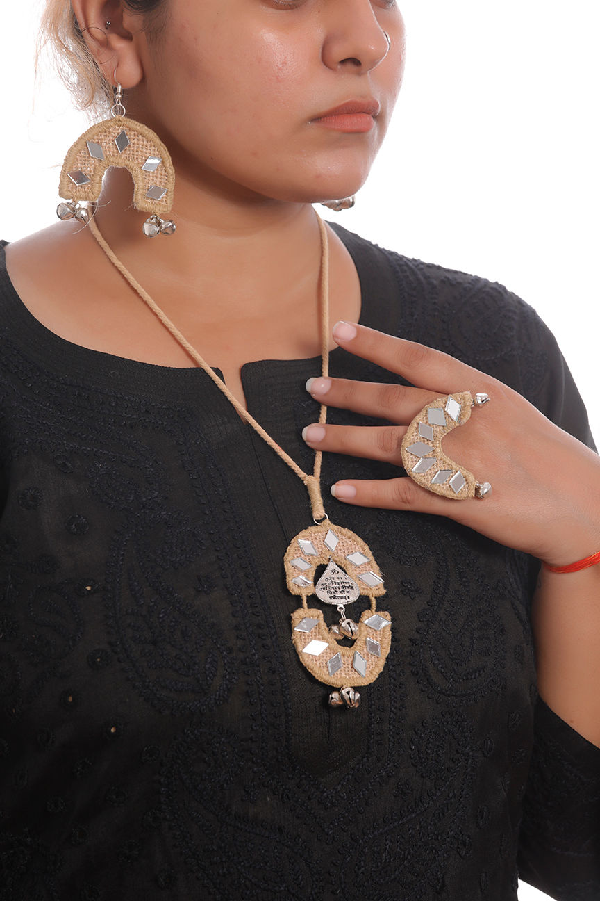 Jute Half Moon Tussel Set (JY10)