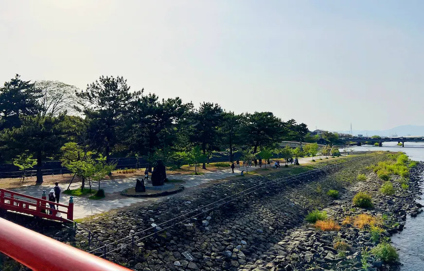 宇治公園河畔景觀照