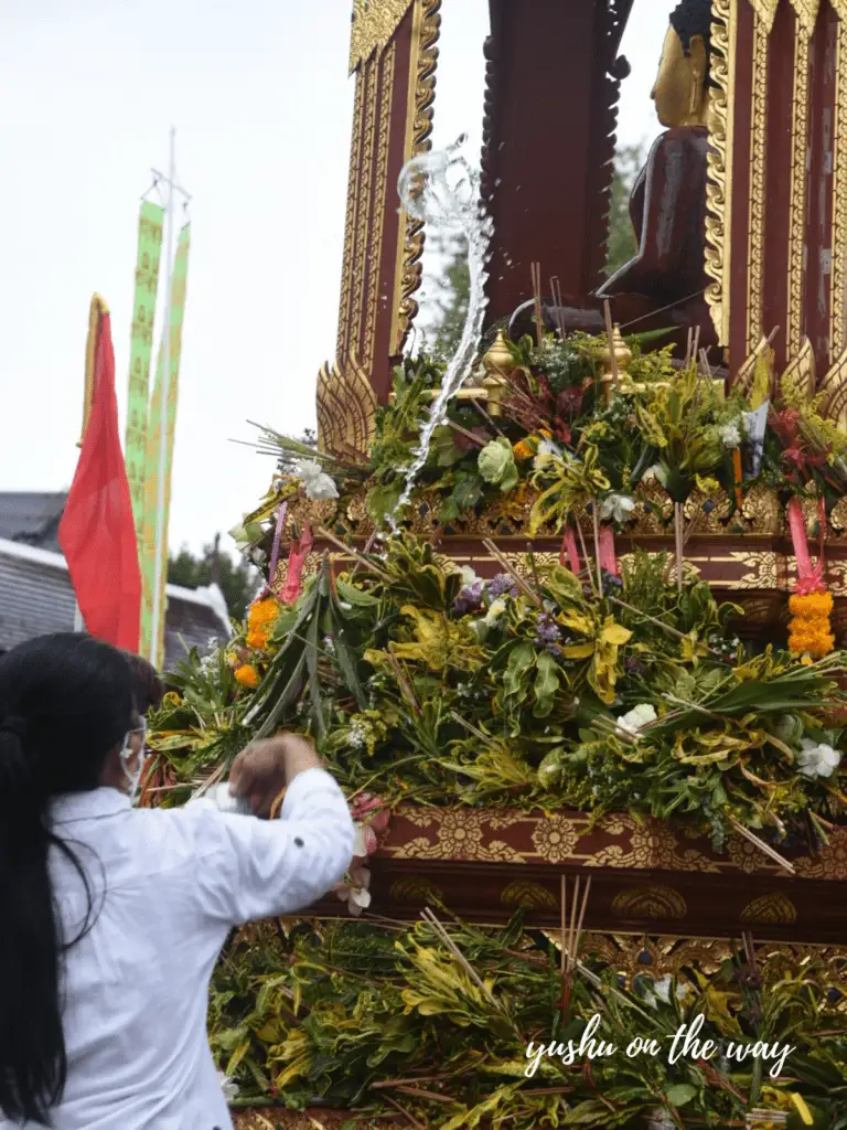 城市柱祭中的獻花祈福