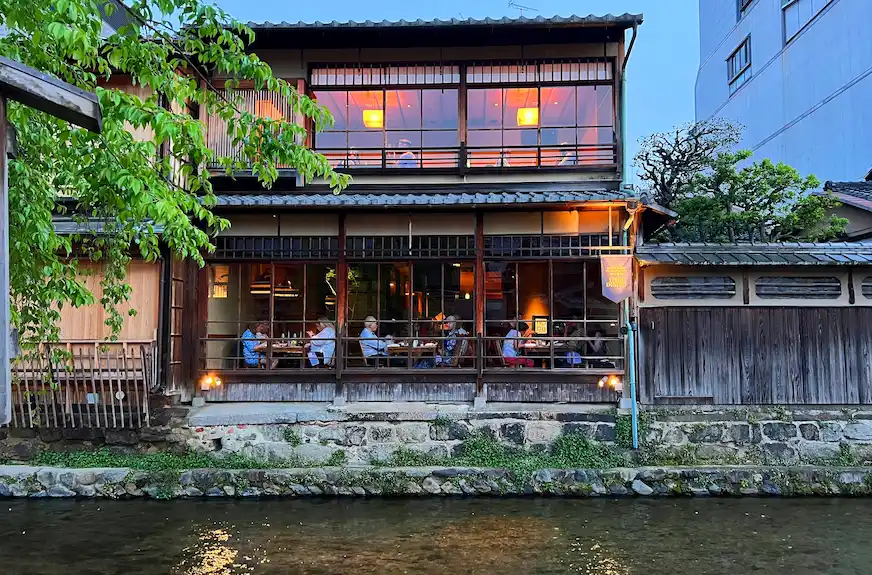 白川沿岸的神戶牛鐵板燒餐酒館 : 伊藤Dining