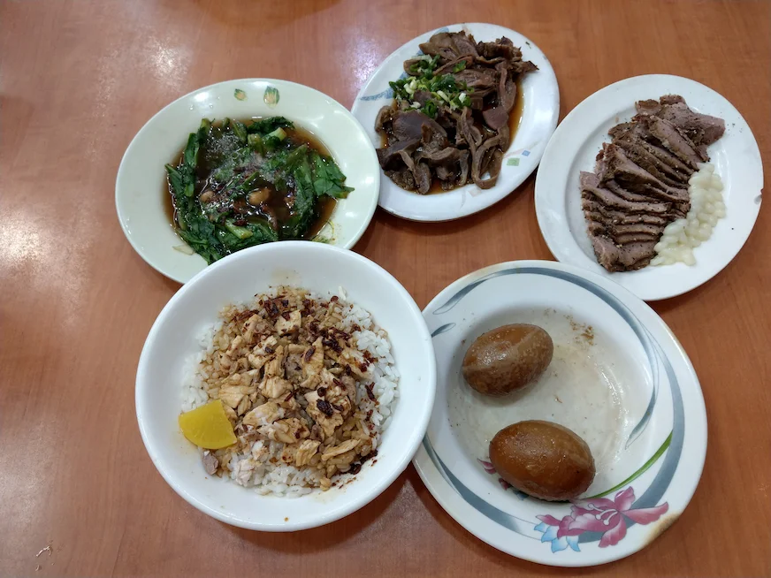 民主火雞肉飯餐點