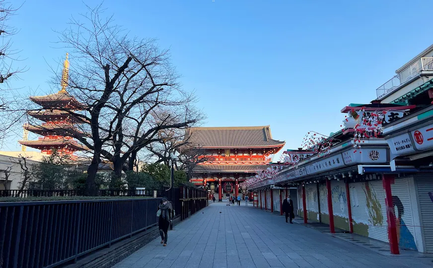 清晨的淺草寺外部景觀照
