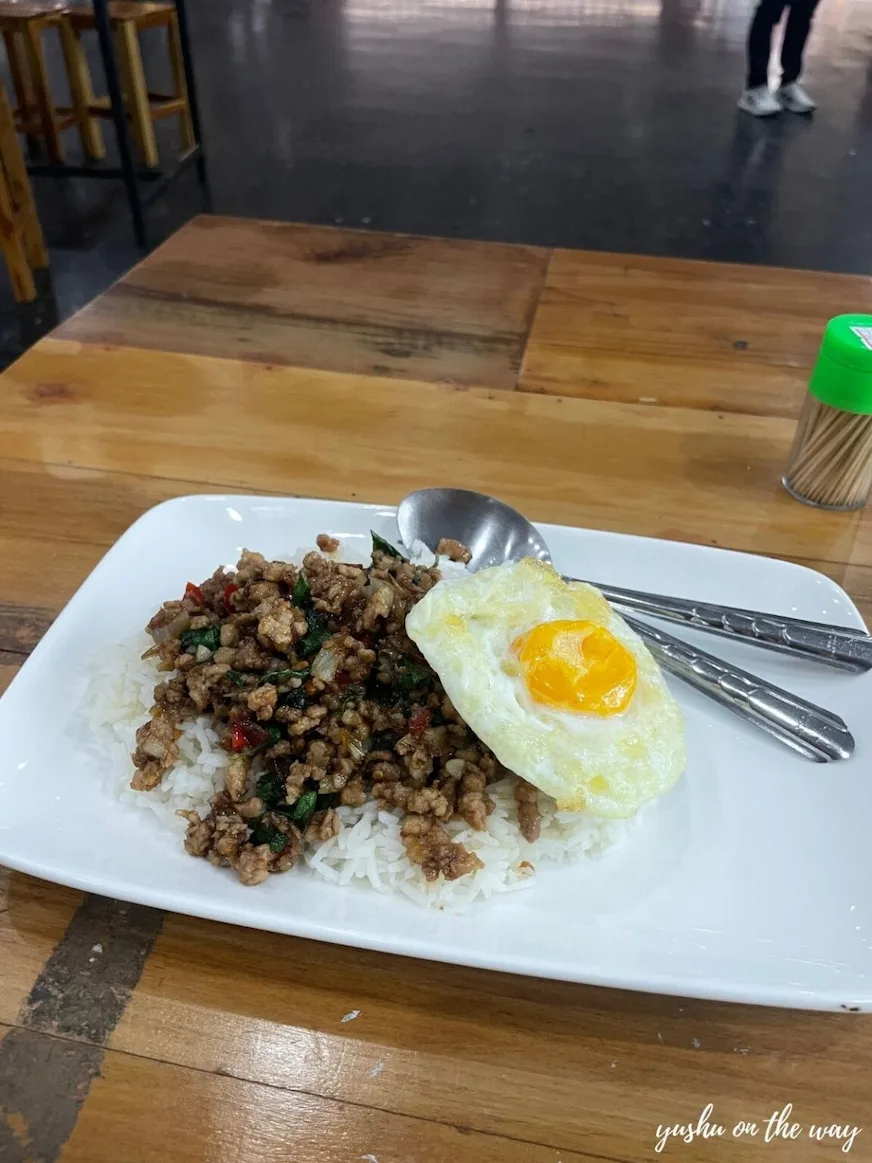 清邁火車站裡的餐館美食
