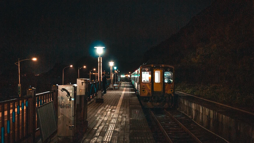 八斗子車站夜晚景觀照