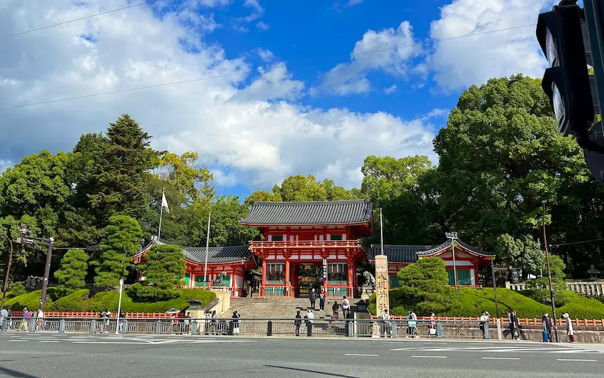 八坂神社正面朱紅鳥居景觀照