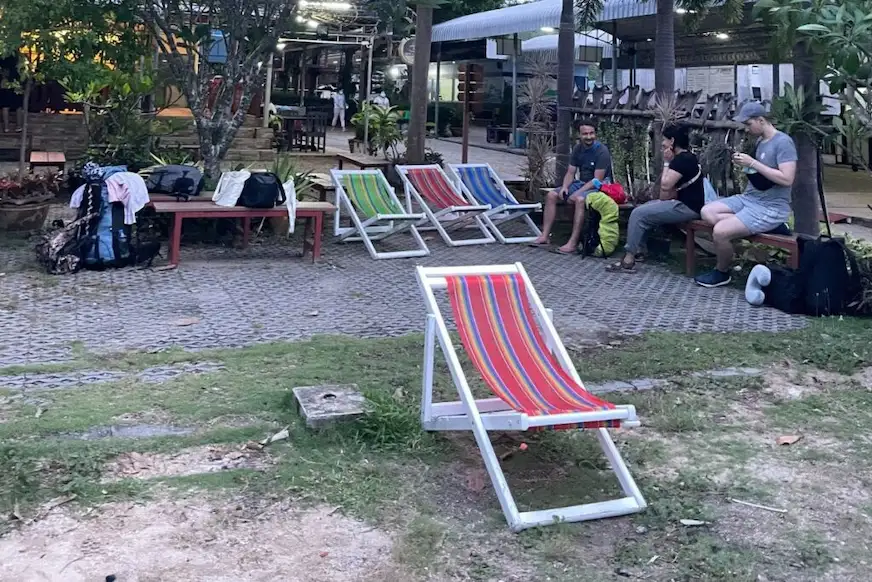 春蓬碼頭旁有附設躺椅供人稍作休息