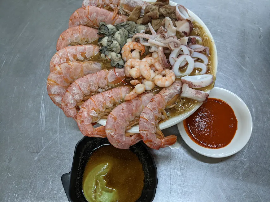 台中楊大腸蚵仔蝦仁小卷餐點照