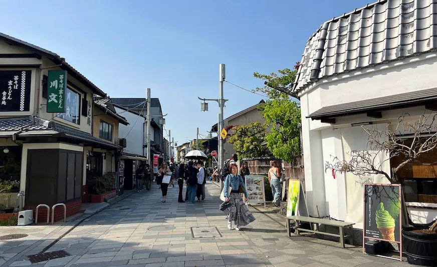 平等院表參道街景