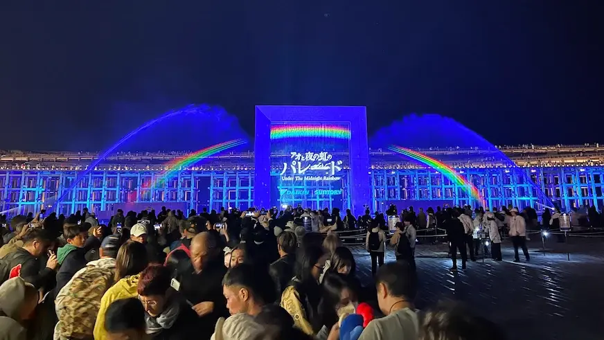 大阪世博夜晚限定光影水舞秀與人潮