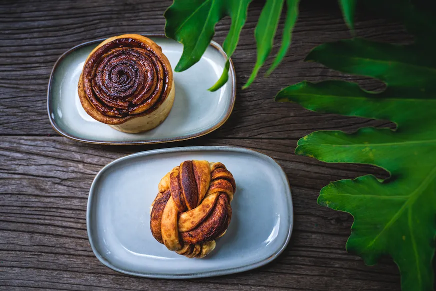 咖啡廳的肉桂捲