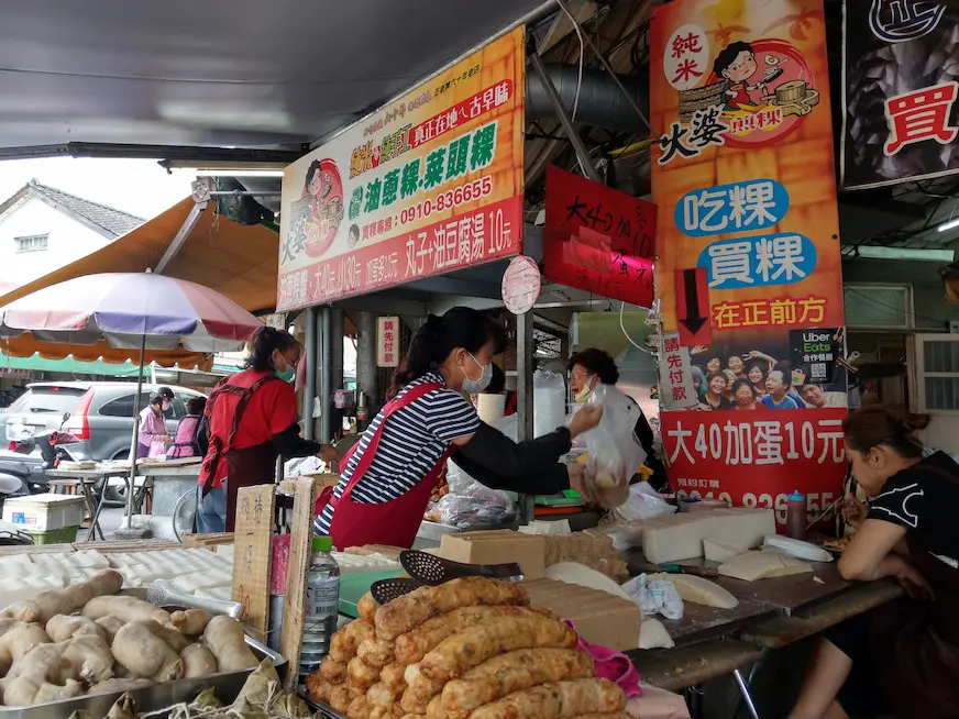 東門圓環火婆煎粿餐點及店鋪外觀