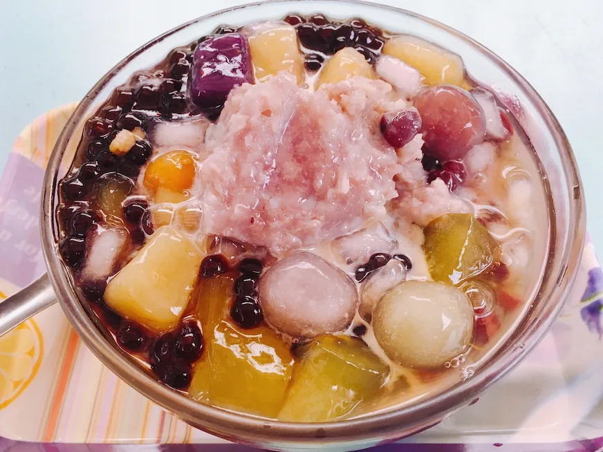 內灣老街芋圓豆花創始店的招牌芋圓豆花