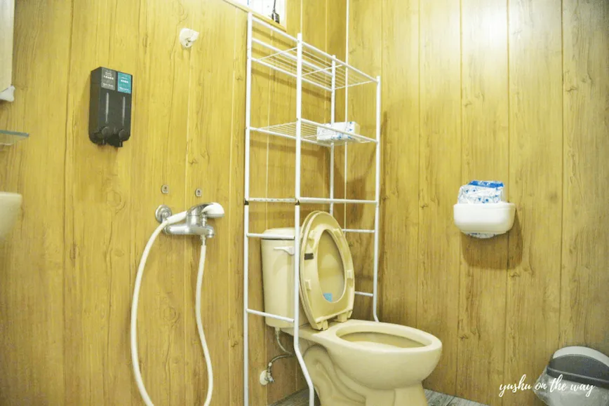 椰風浪鼓雙人貨櫃屋內部獨立衛浴