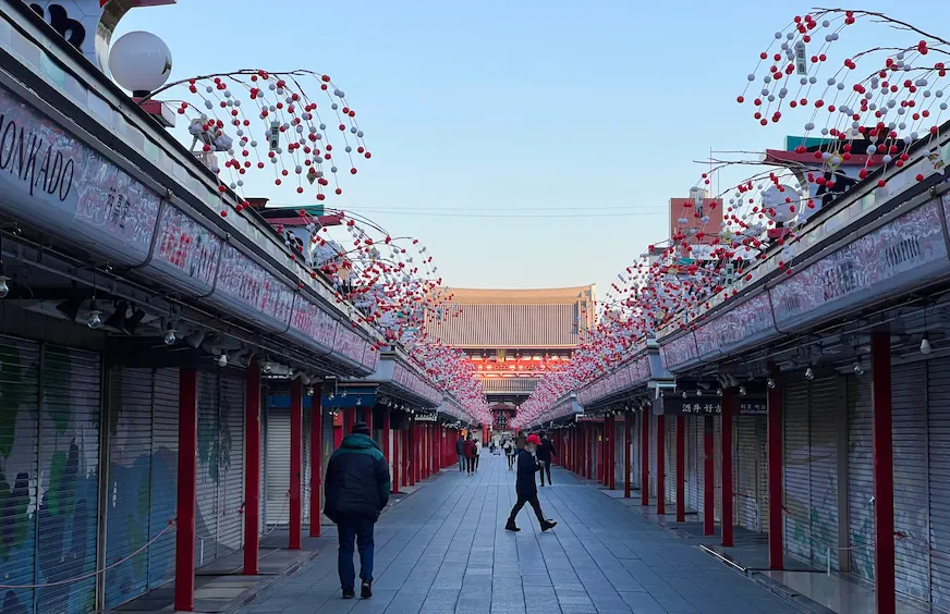 清晨的淺草寺外部景觀照