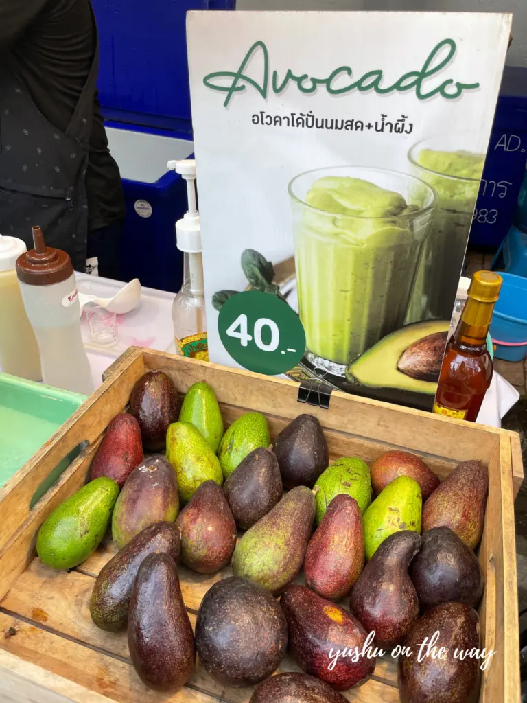 販賣酪梨牛奶冰沙的攤位