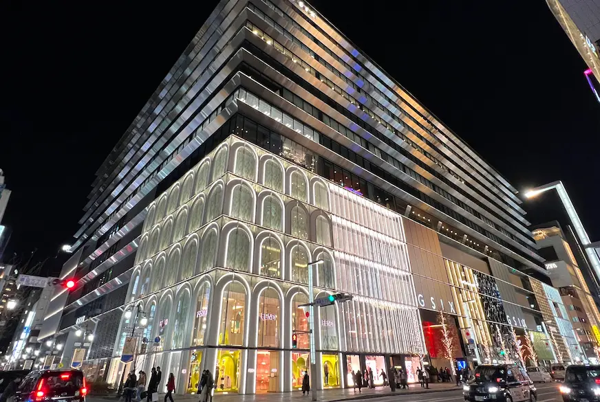 燈光亮起的澎湃商店
