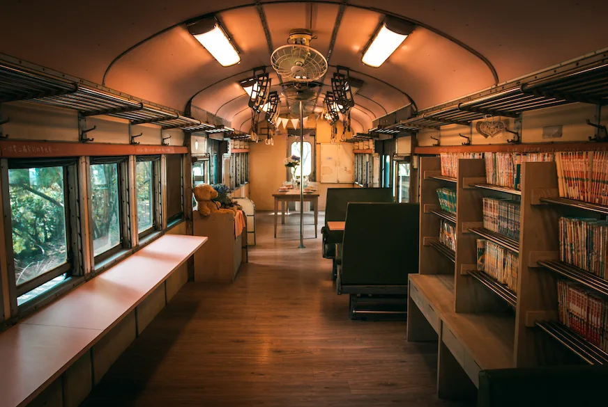 合興愛情車站的木製場景及車廂