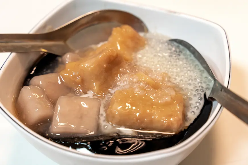 台中瑪露連嫩仙草，搭配珍珠芋圓