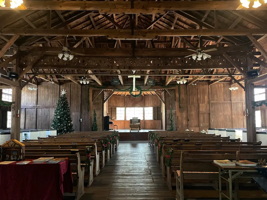 輕井澤的木造Union Church內部裝潢