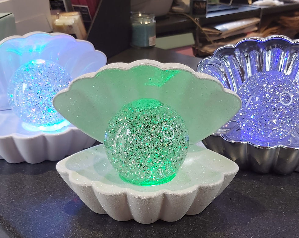 Thumbnail: White clam shell led lamp with swirling glitter ball