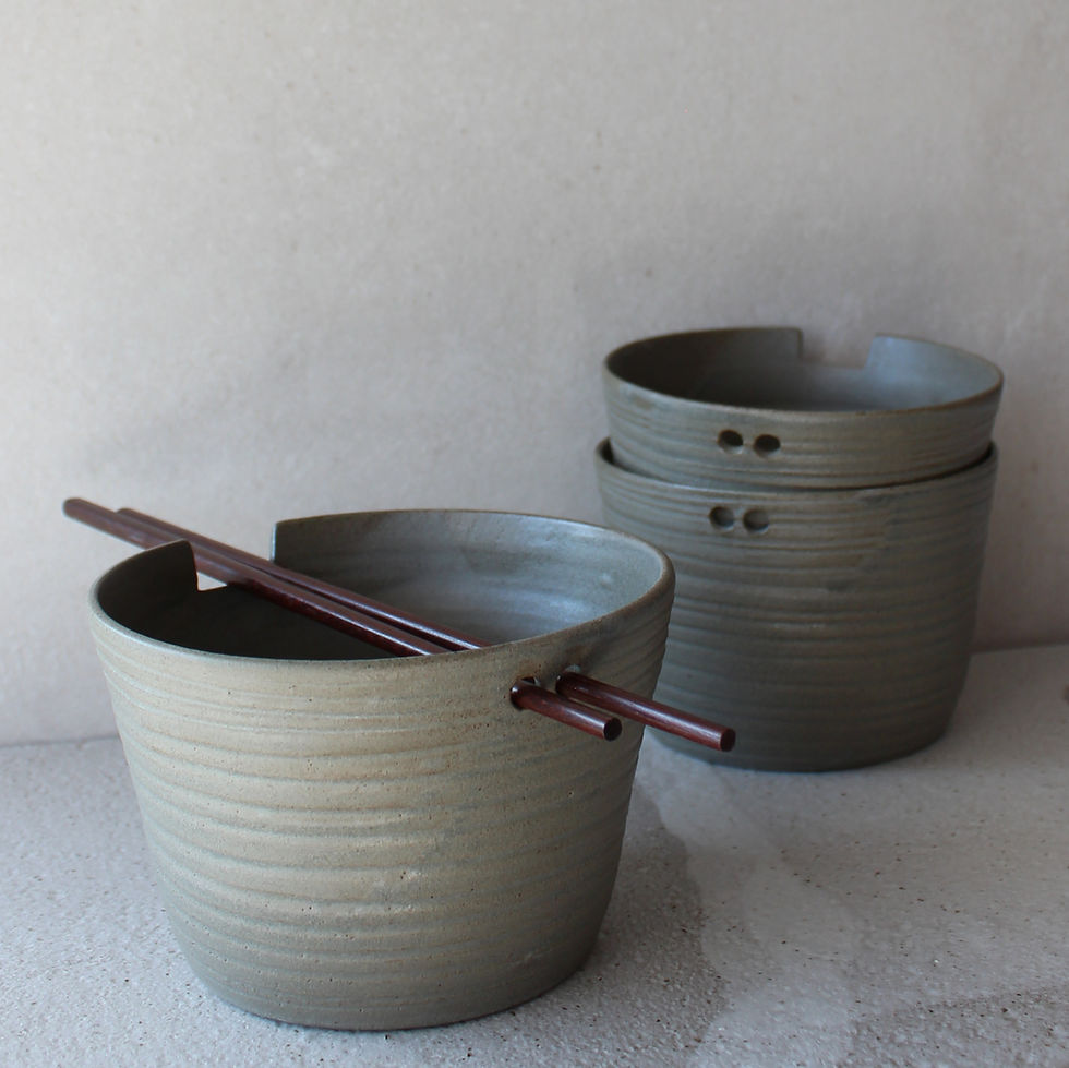 Sličica: OLIVE GREEN BOWL WITH GROOVE AND HOLE FOR CHOPSTICKS