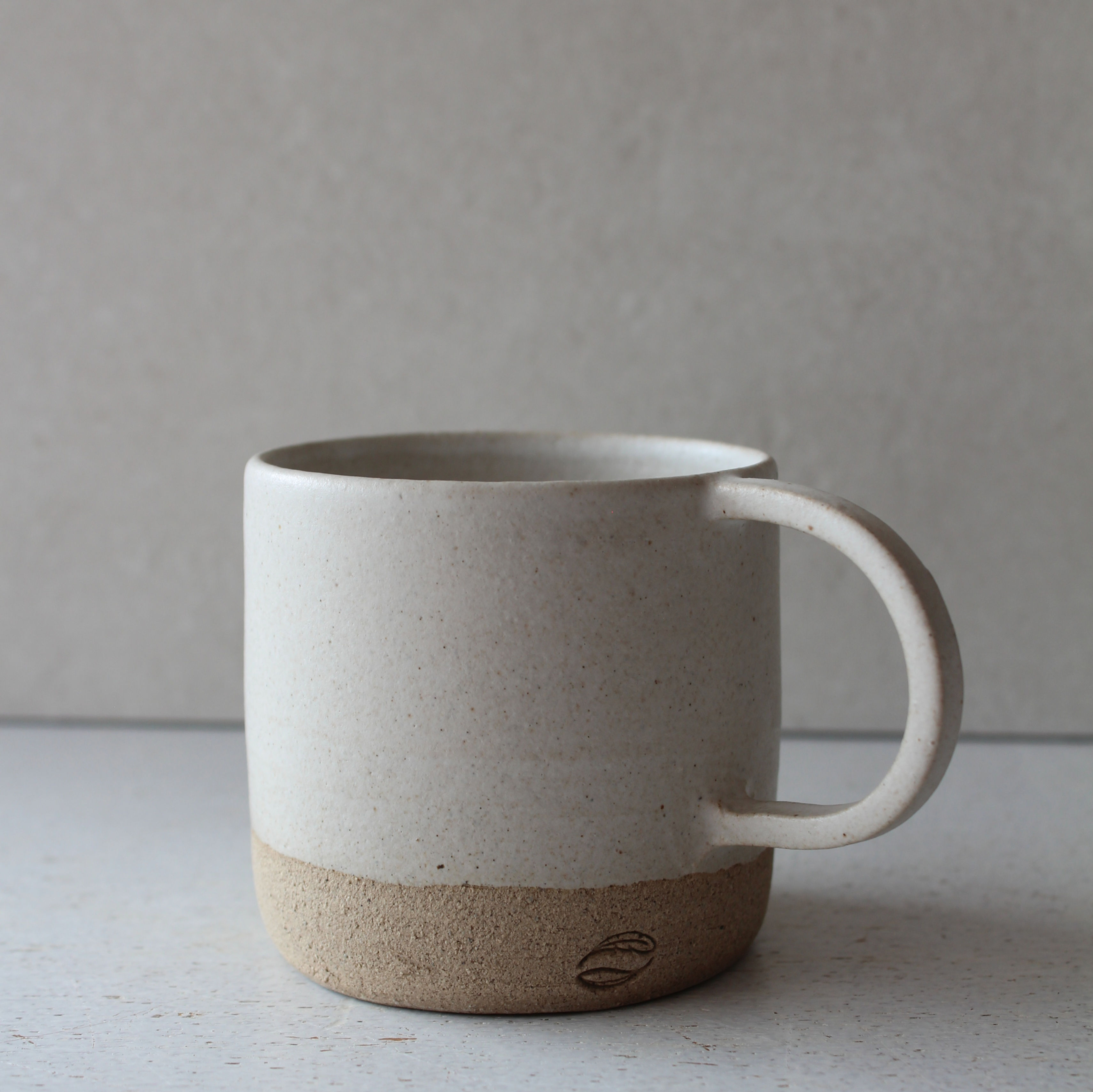 SKODELICA RJAVA S KREMNO BELO