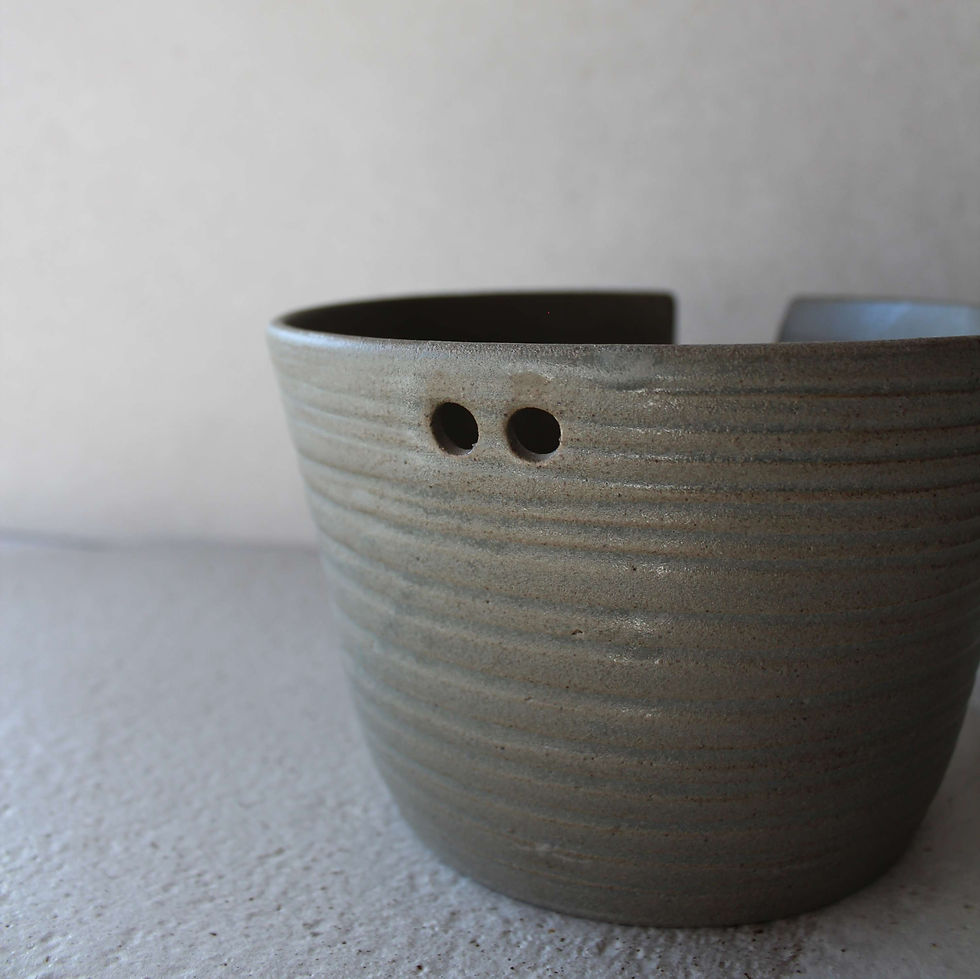 Sličica: OLIVE GREEN BOWL WITH GROOVE AND HOLE FOR CHOPSTICKS