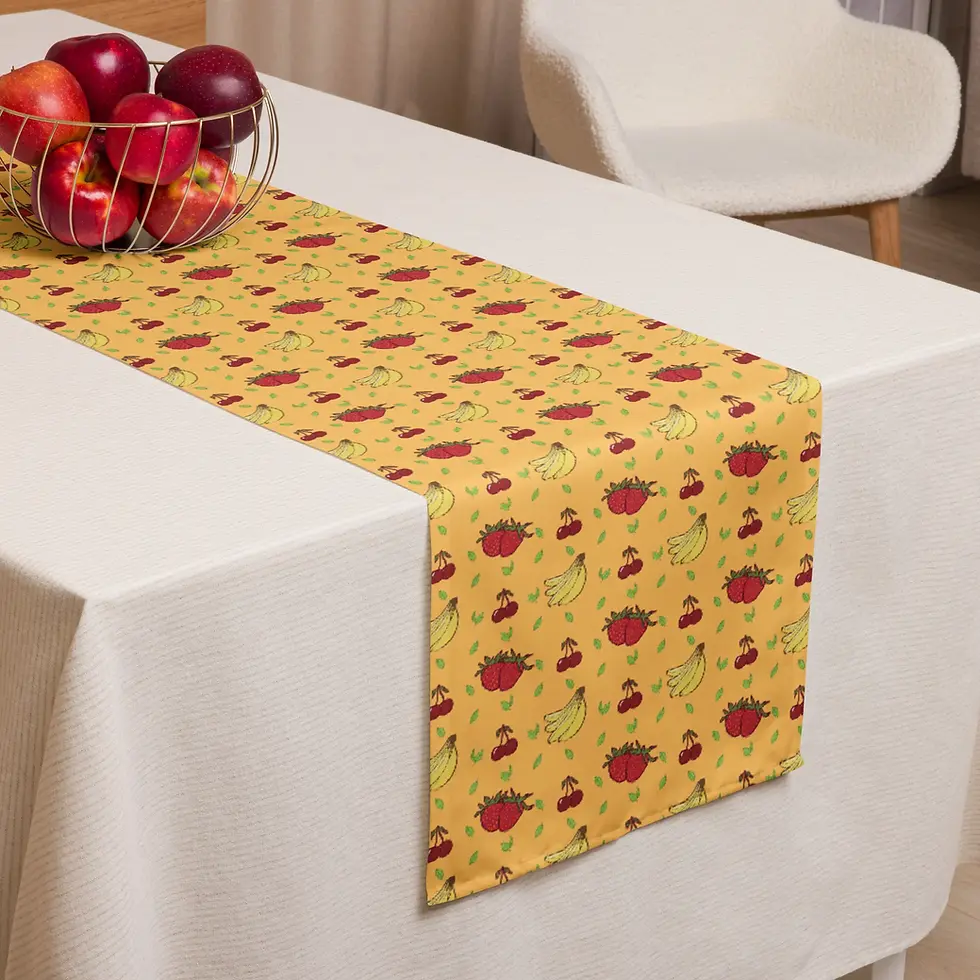 縮圖：Yellow table runner with red pattern and apples