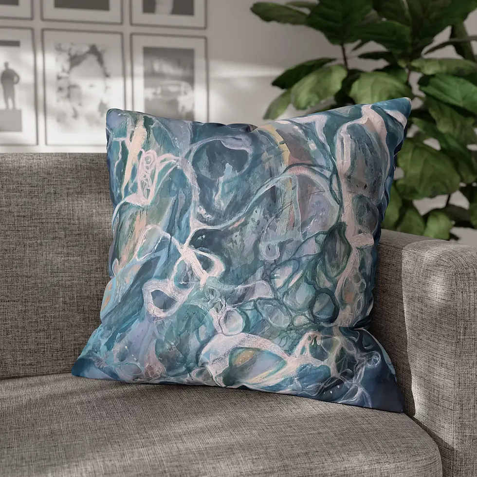 縮圖：Abstract blue pattern throw pillow on a grey sofa