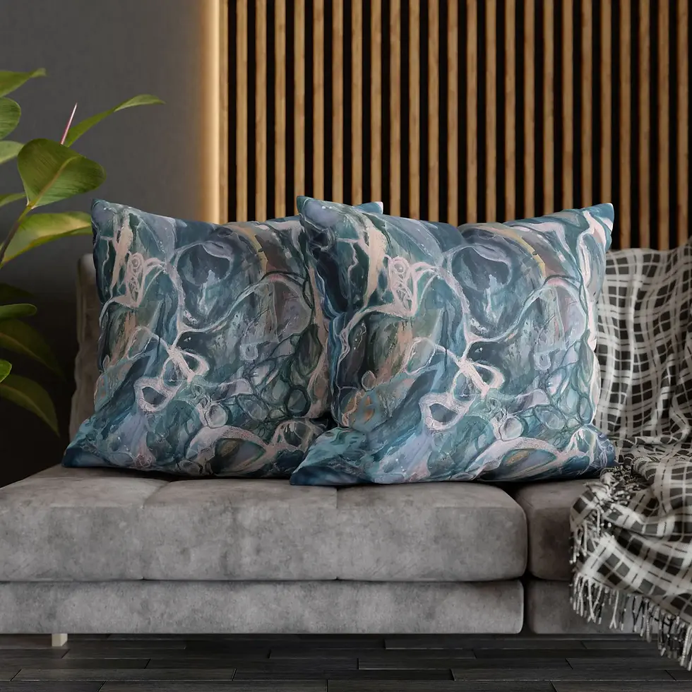 Miniatura: Two abstract patterned pillows on a gray sofa