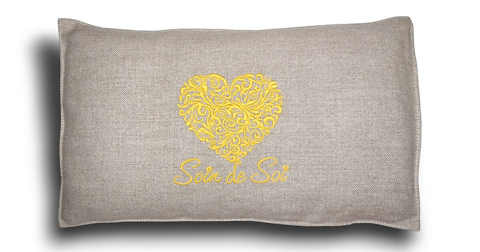 bouillotte seche en lin brodé et noyaux de mirabelles de lorraine