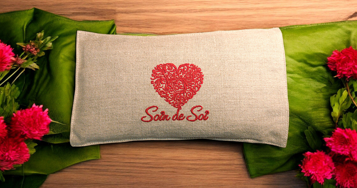 bouillotte seche en lin brodé et noyaux de mirabelles de lorraine