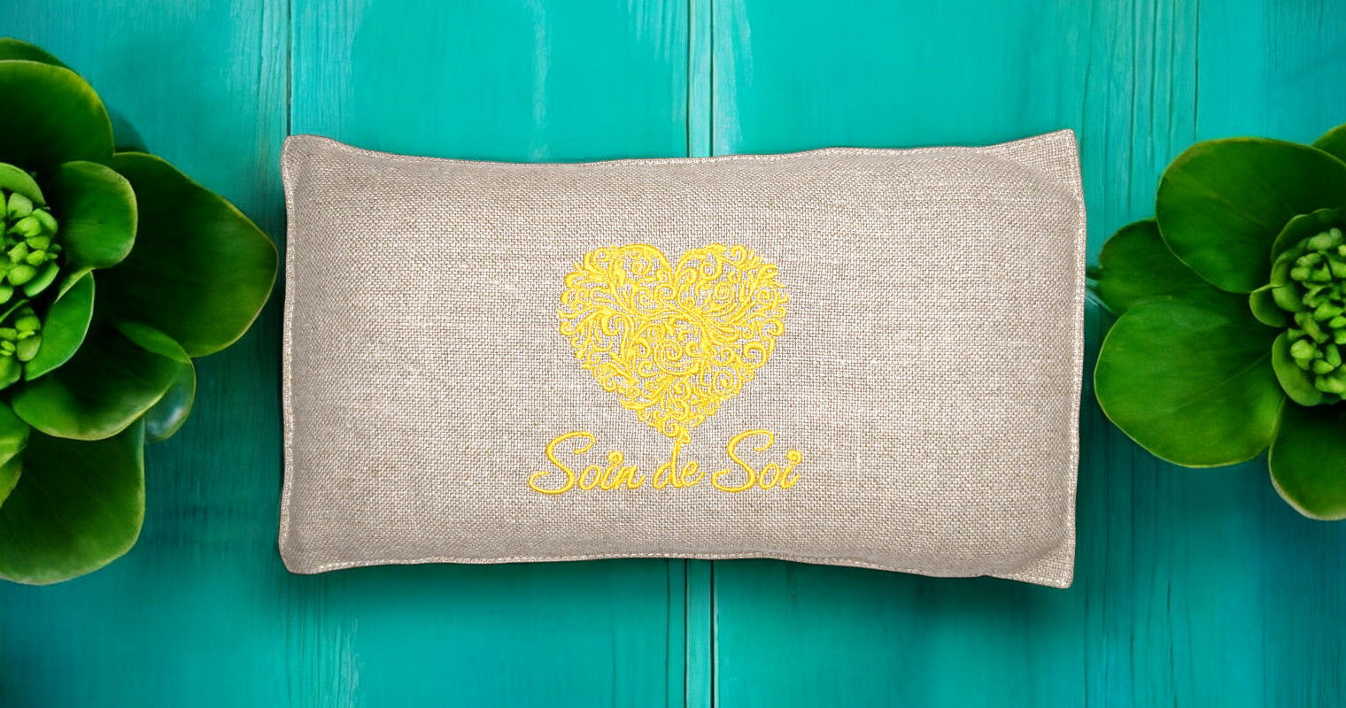 bouillotte seche en lin brodé et noyaux de mirabelles de lorraine