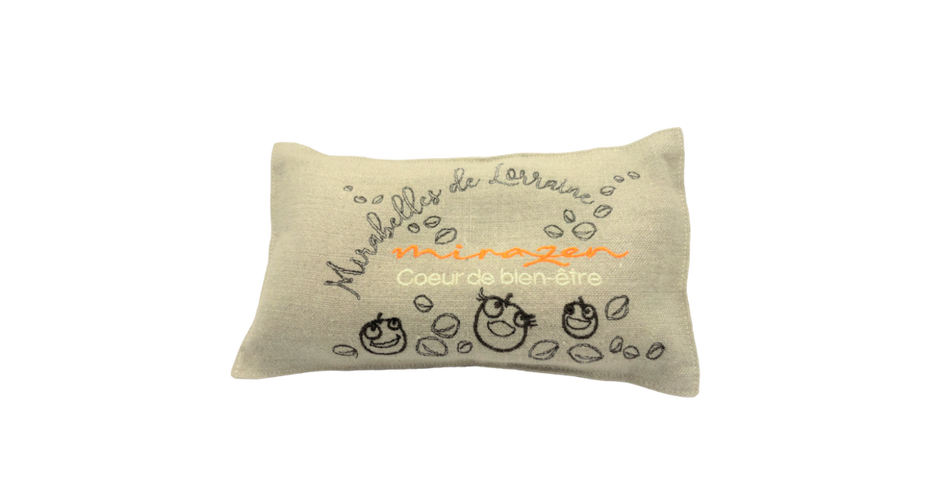 bouillotte seche en lin brodé et noyaux de mirabelles de lorraine
