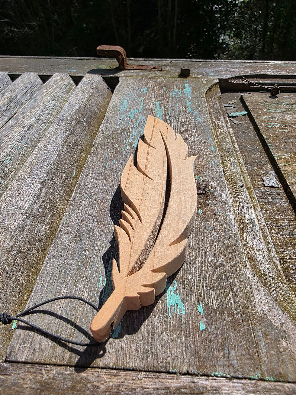 Miniature : Pendentif voiture en bois de cèdre massif – Plume