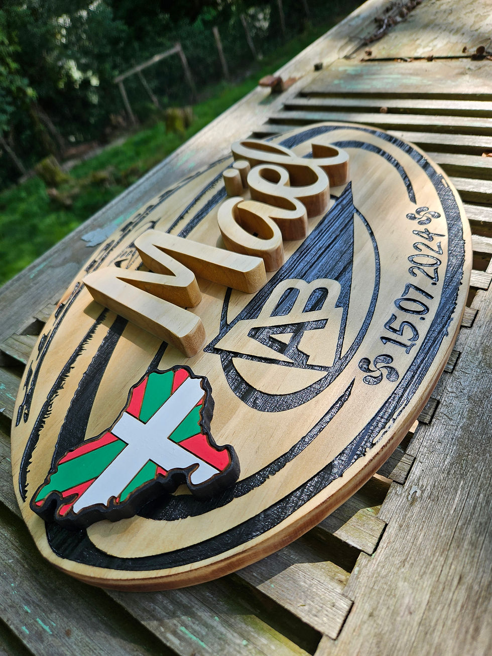 Miniature : Ballon de rugby personnalisé en bois – Une création unique et sur mesure