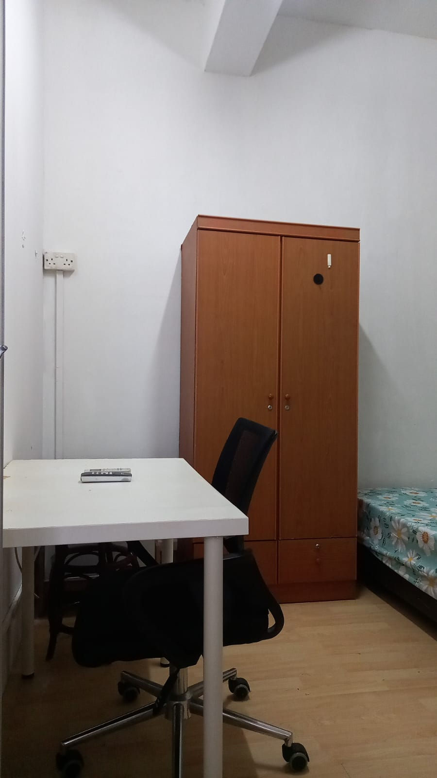 Thumbnail: Rochor/Jalan Besar/Bugis MRT Furnished Common Room for Rent_81188359_No Agent Fe