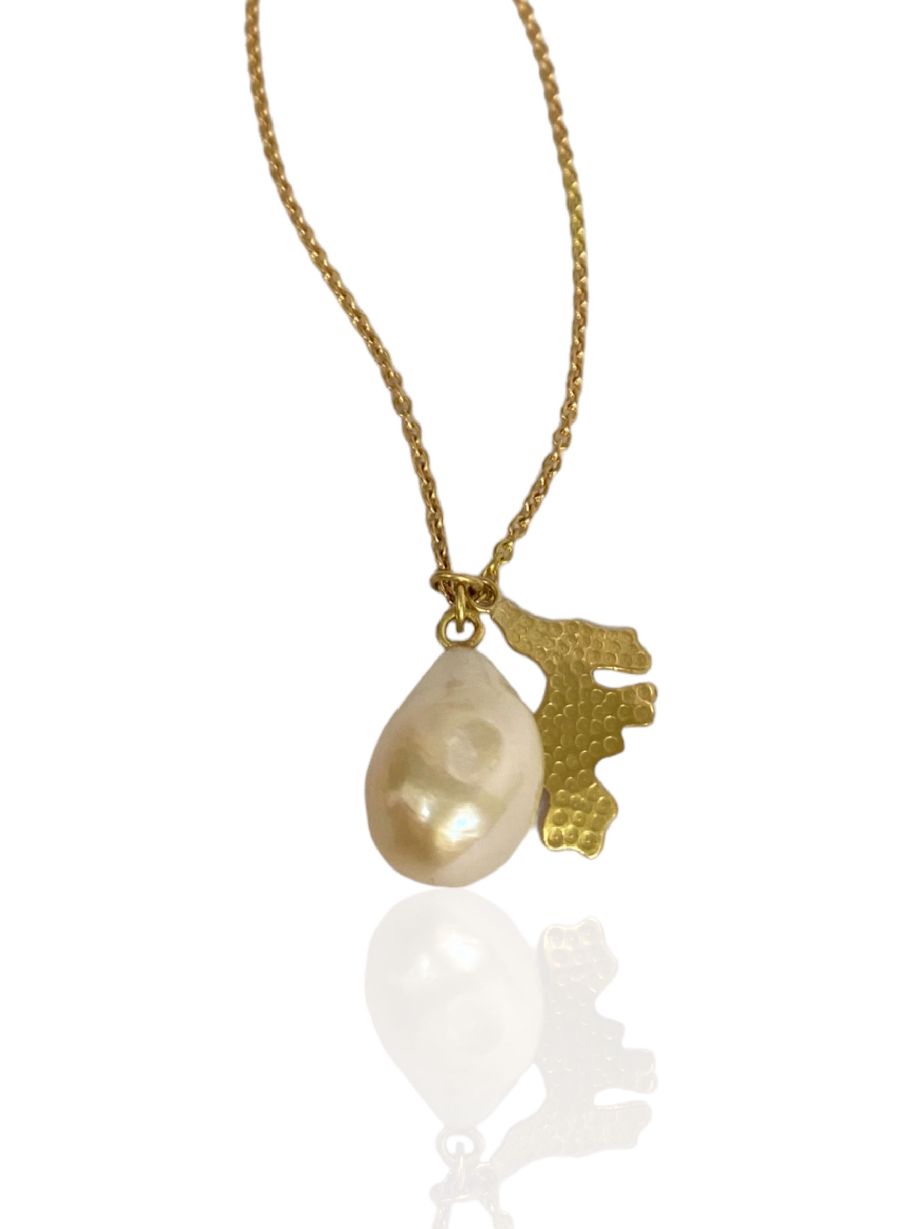 Fragment pearl pendant, 18ct gold, baroque cultured pearl, product shot