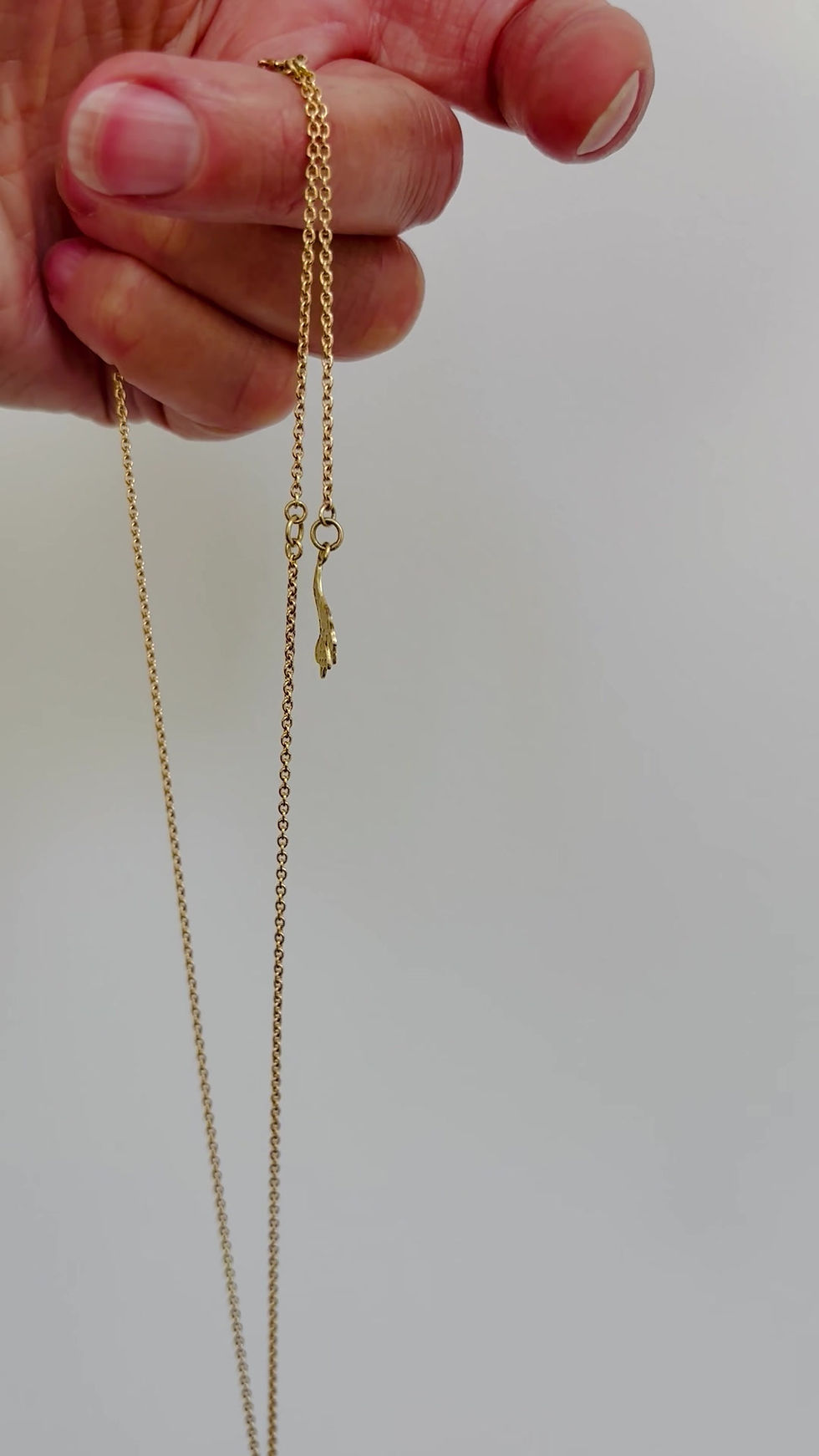 Fragment pearl pendant, 18ct gold, baroque cultured pearl, video