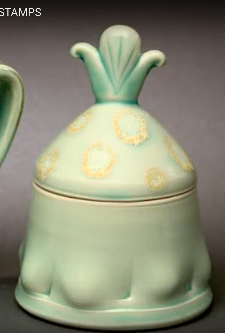 One piece lidded form