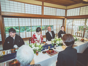 両家の家族で囲む あたたかなひととき