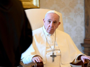 O Papa: a intercessão é própria dos Santos que são “pontes” entre Deus e o seu povo